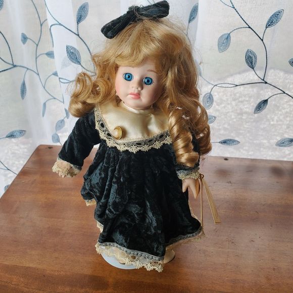 Soft Expressions Porcelain Collectible Doll Handcrafted Bisque Green Dress & Bow - Picture 1 of 12